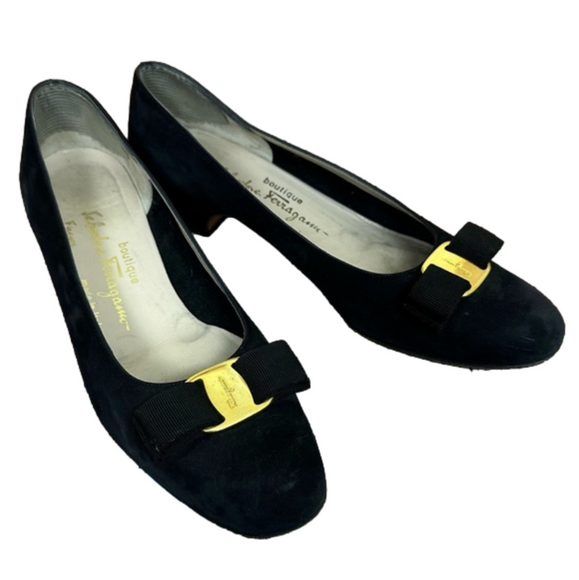 SALVATORE FERRAGAMO Black Suede Heels Gold Bow Size 9.5 - Picture 1 of 12